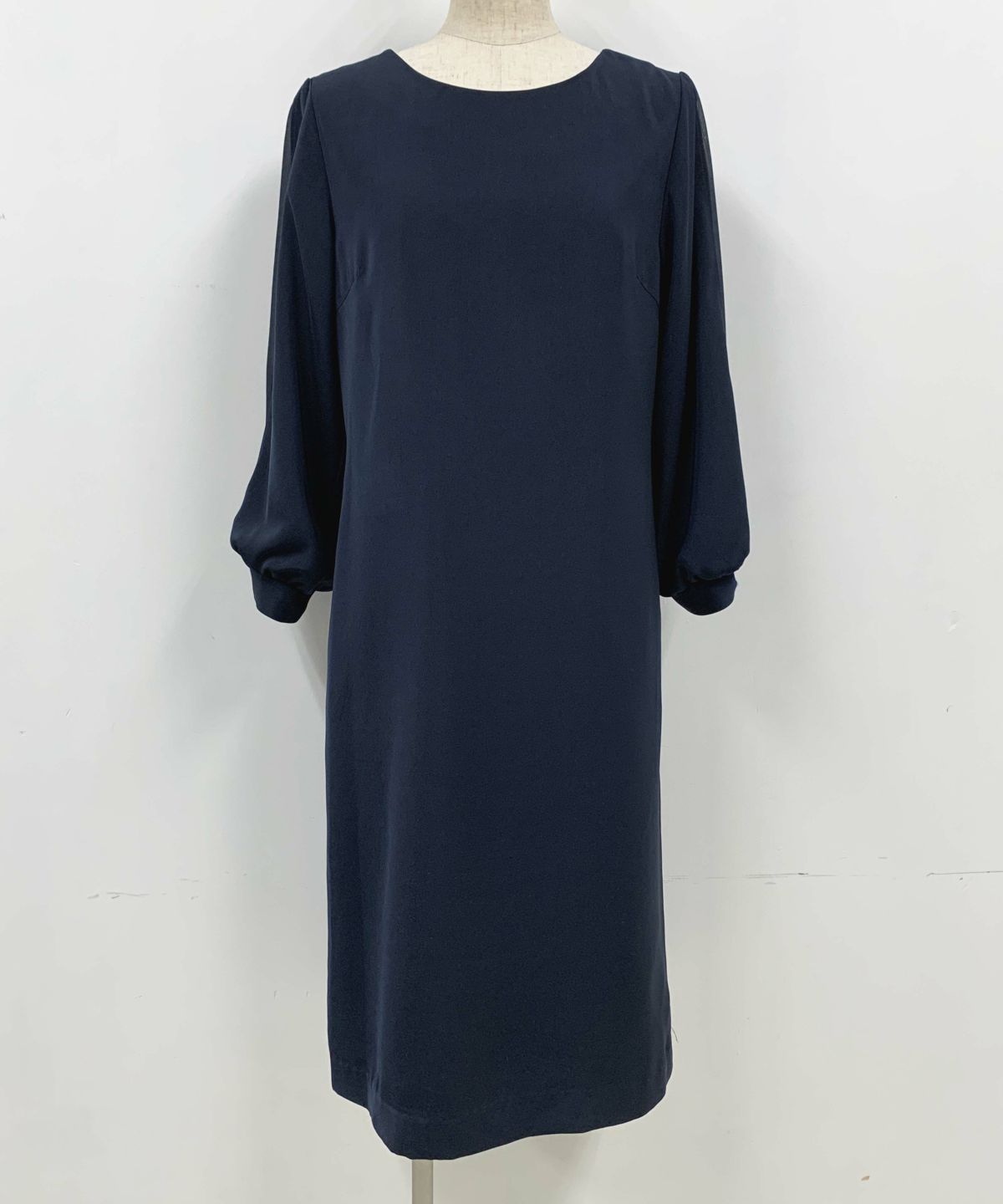 着用トルソーサイズ：B80, W60, H86 (Mサイズ着用）ネイビー　前