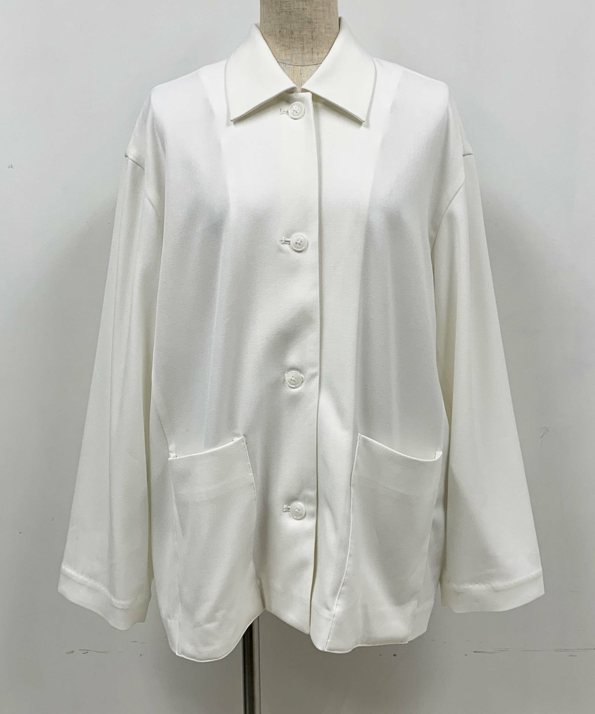 着用トルソーサイズ：B80, W60, H86 (Mサイズ着用）オフホワイト　前