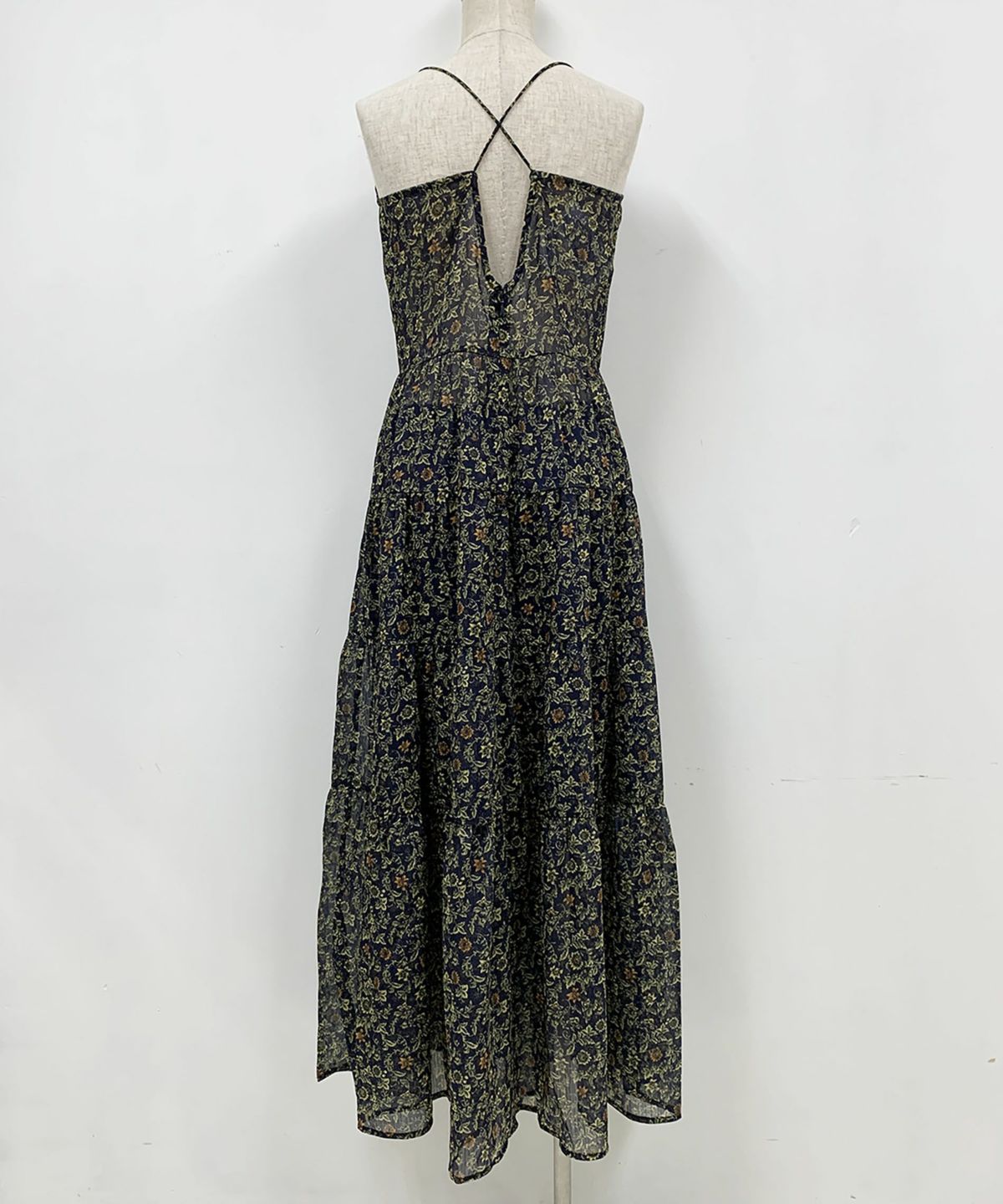 着用トルソーサイズ：B80, W60, H86 (Mサイズ着用）後ろ