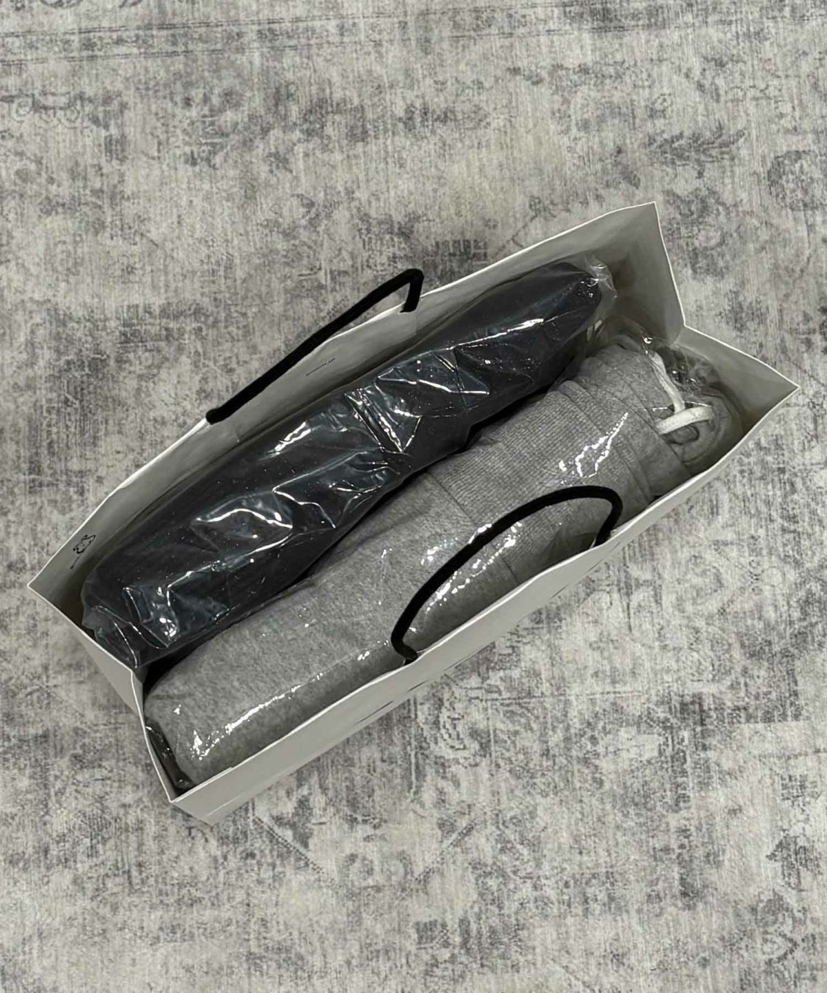 Sサイズ　（梱包例：裏毛パーカーと薄手のニット）