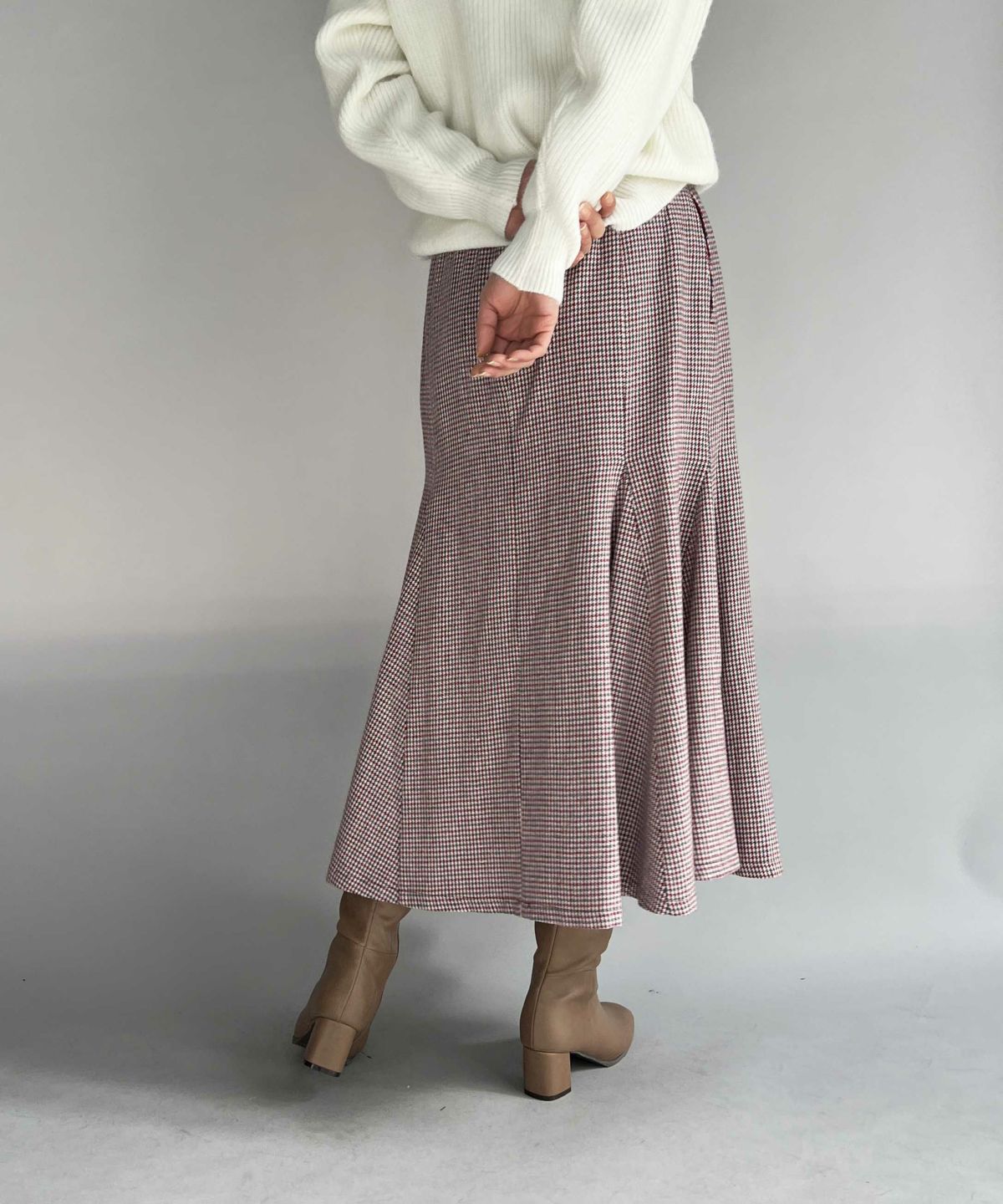 model：H164　着用サイズ：M　レッド系その他