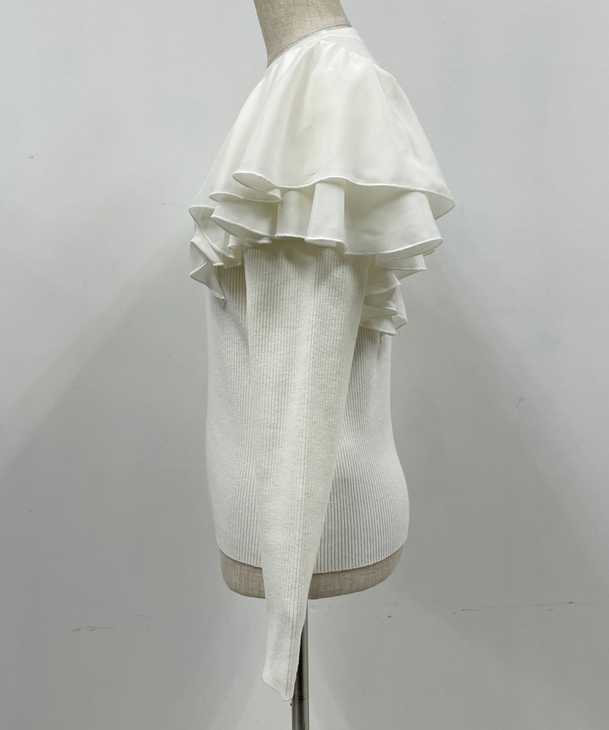 着用トルソーサイズ：B80, W60, H86 (Mサイズ着用）横