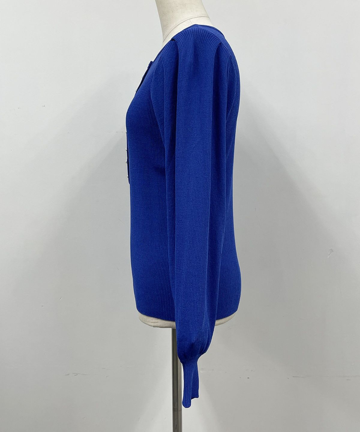 着用トルソーサイズ：B80, W60, H86 (Mサイズ着用）横