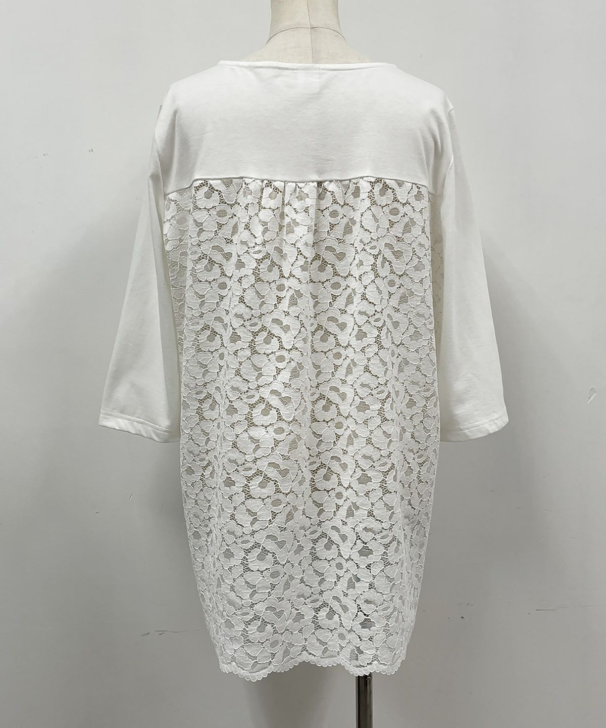 着用トルソーサイズ：B80, W60, H86 (Mサイズ着用）後ろ