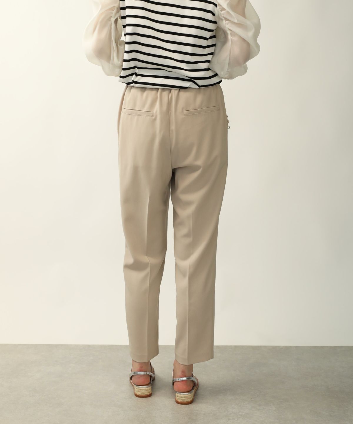 model：H164　着用サイズ：M　ベージュ