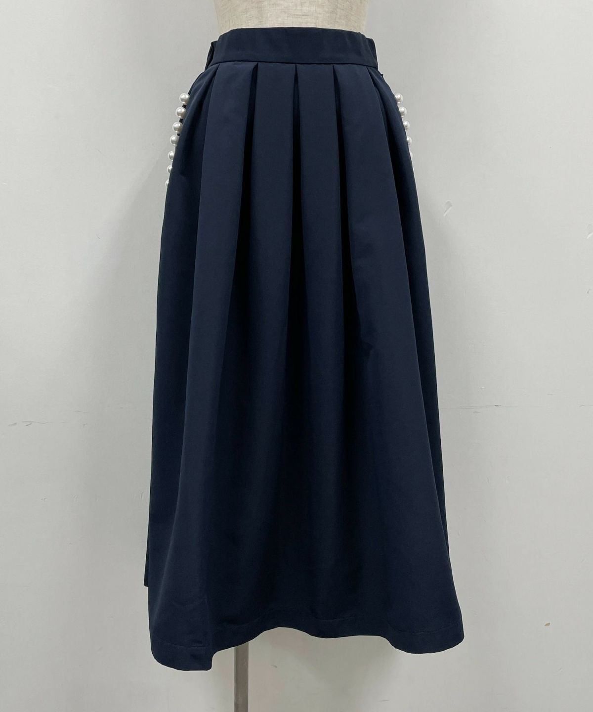 着用トルソーサイズ：B80, W60, H86 (Mサイズ着用）ネイビー