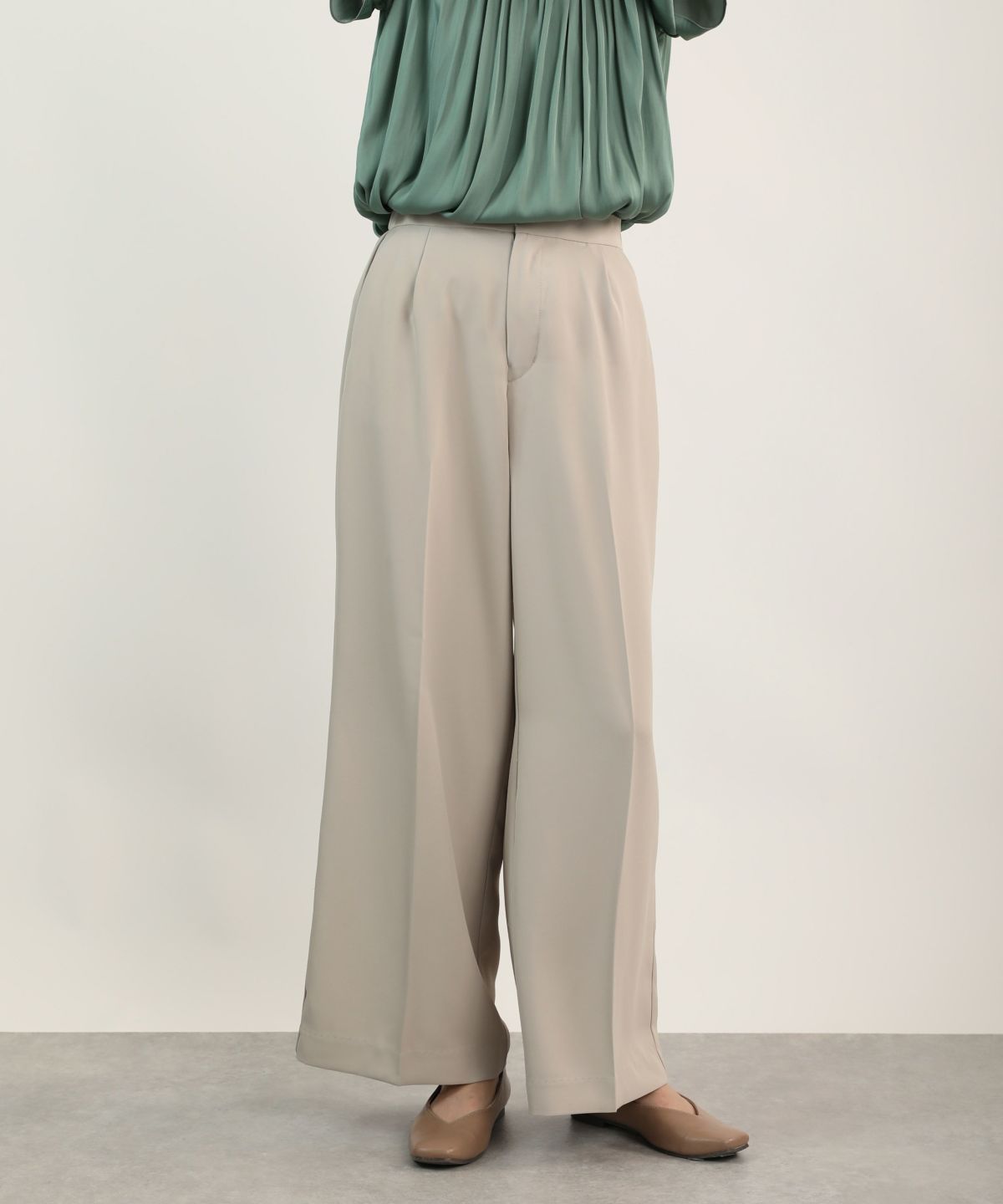 model：H164　着用サイズ：M　ベージュ