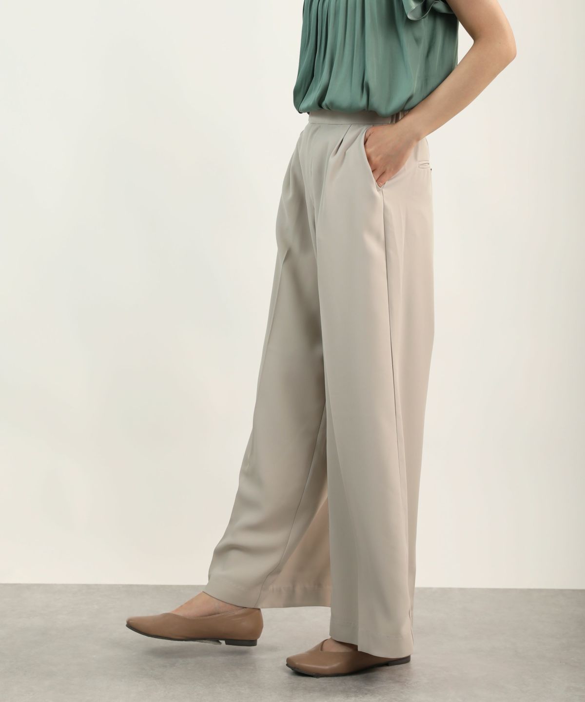 model：H164　着用サイズ：M　ベージュ