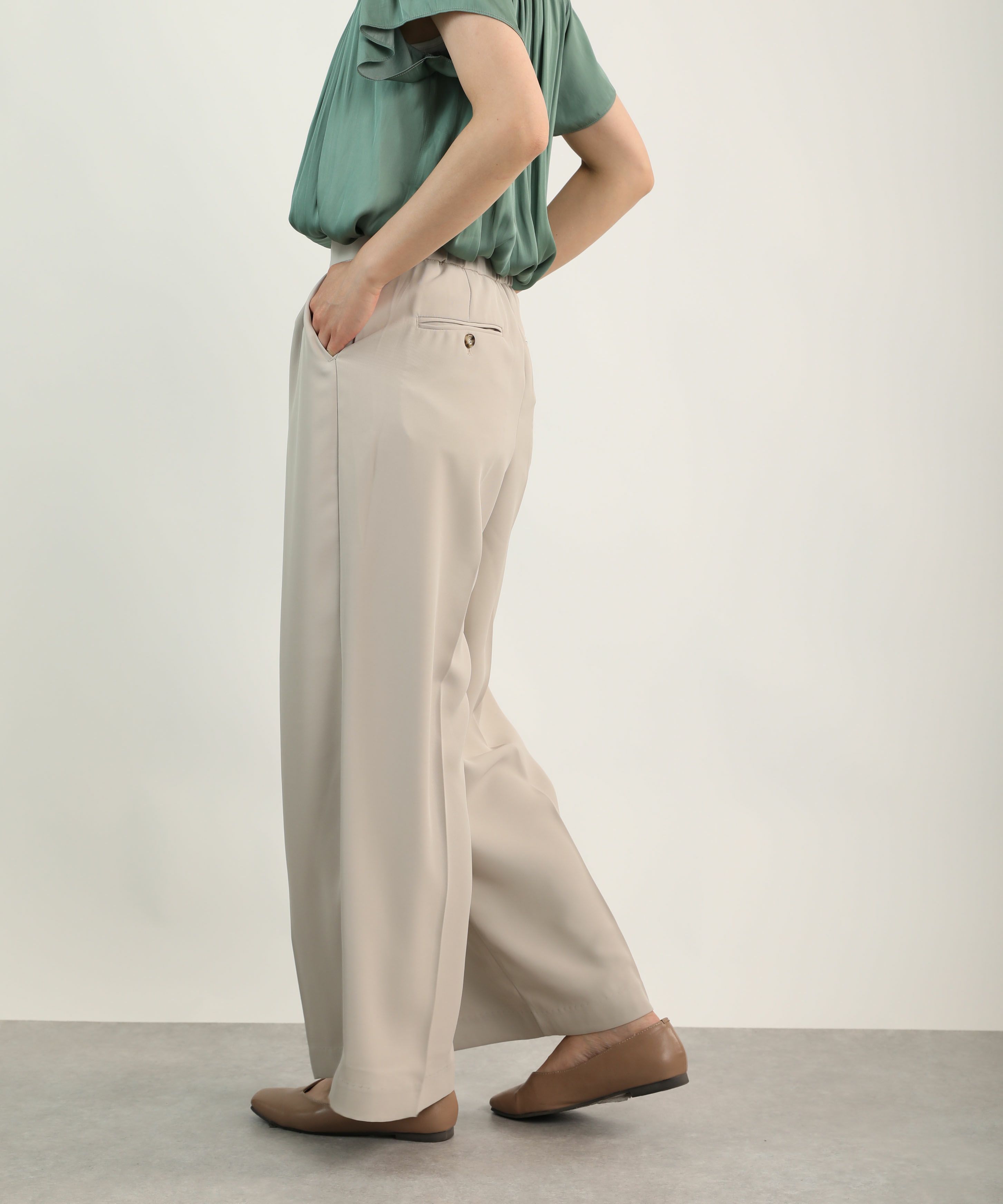 model：H164　着用サイズ：M　ベージュ