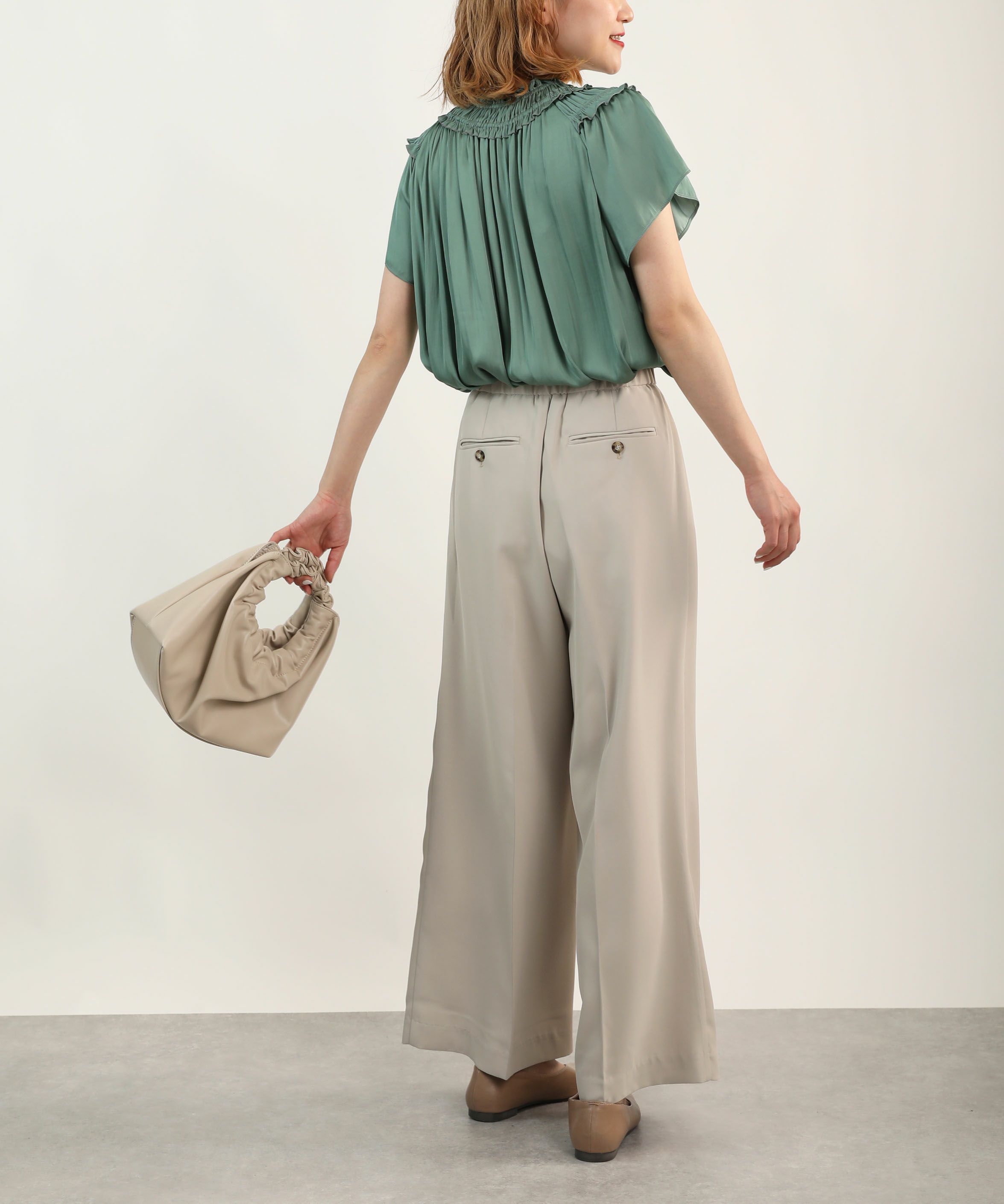 model：H164　着用サイズ：M　ベージュ