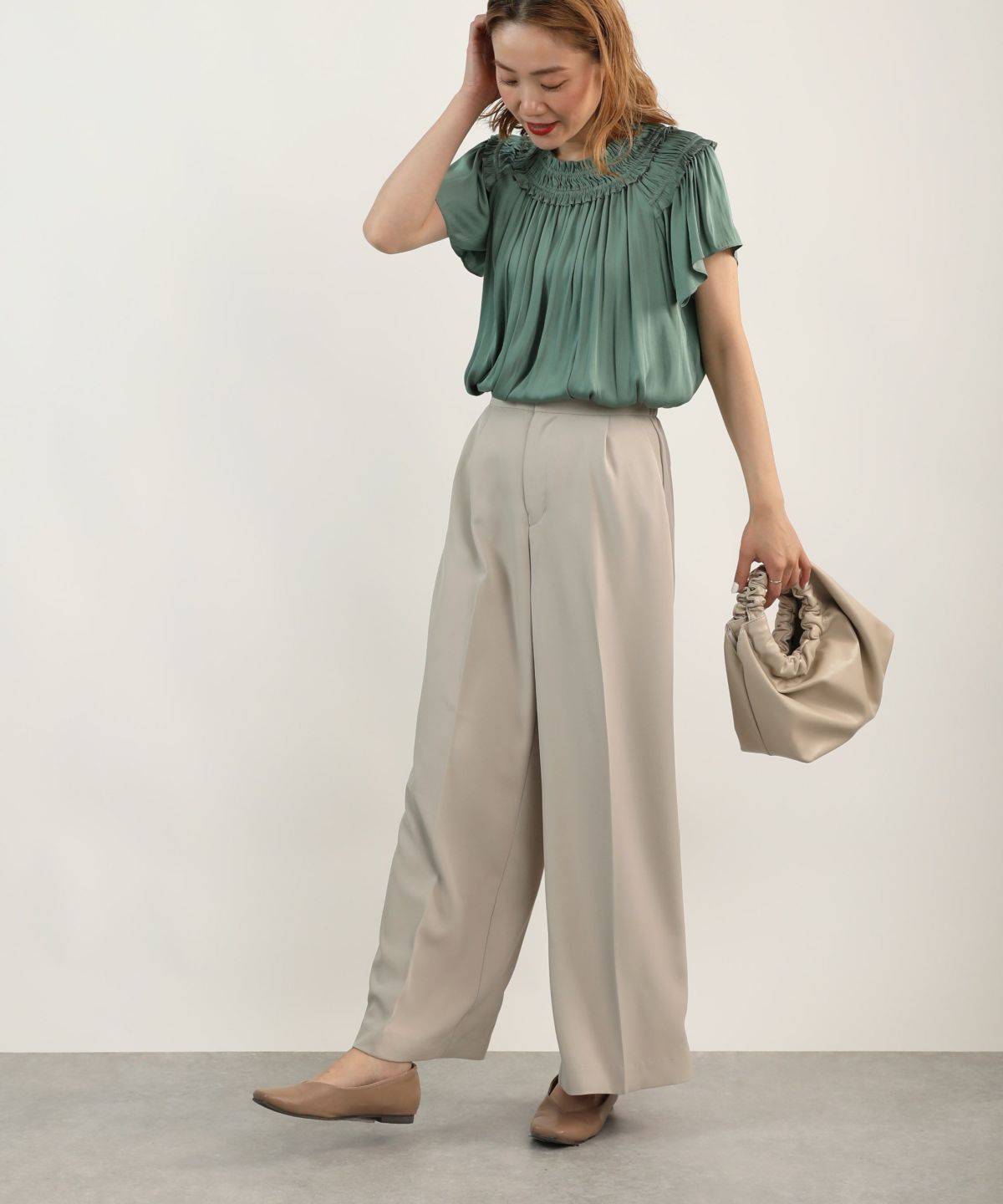 model：H164　着用サイズ：M　ベージュ