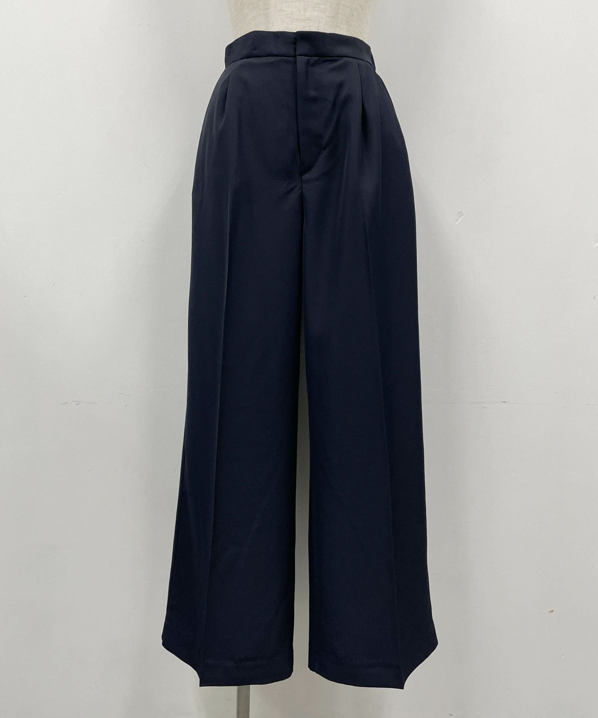 着用トルソーサイズ：B80, W60, H86 (Mサイズ着用）ネイビー