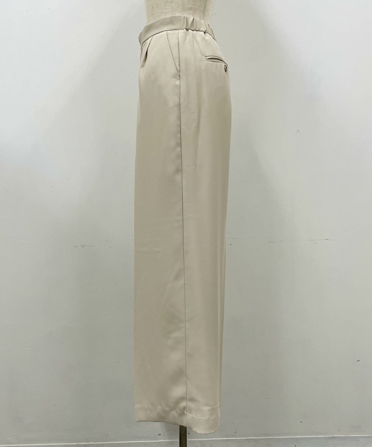 着用トルソーサイズ：B80, W60, H86 (Mサイズ着用）横