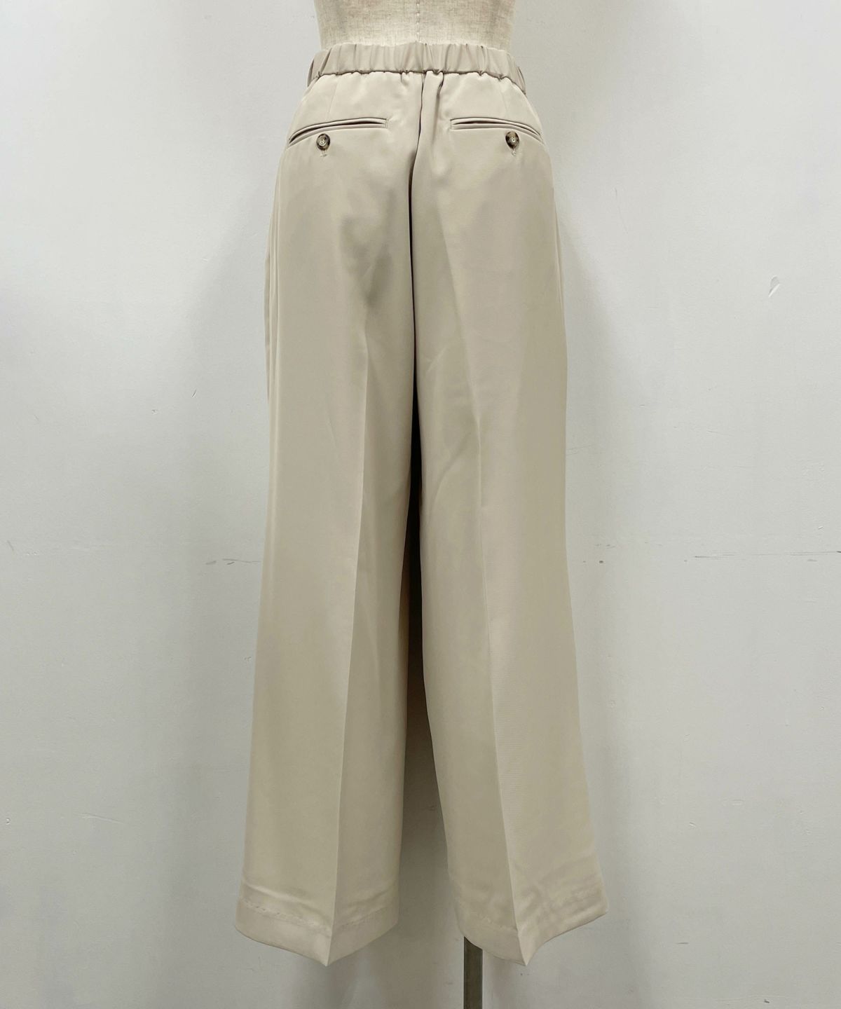 着用トルソーサイズ：B80, W60, H86 (Mサイズ着用）後ろ