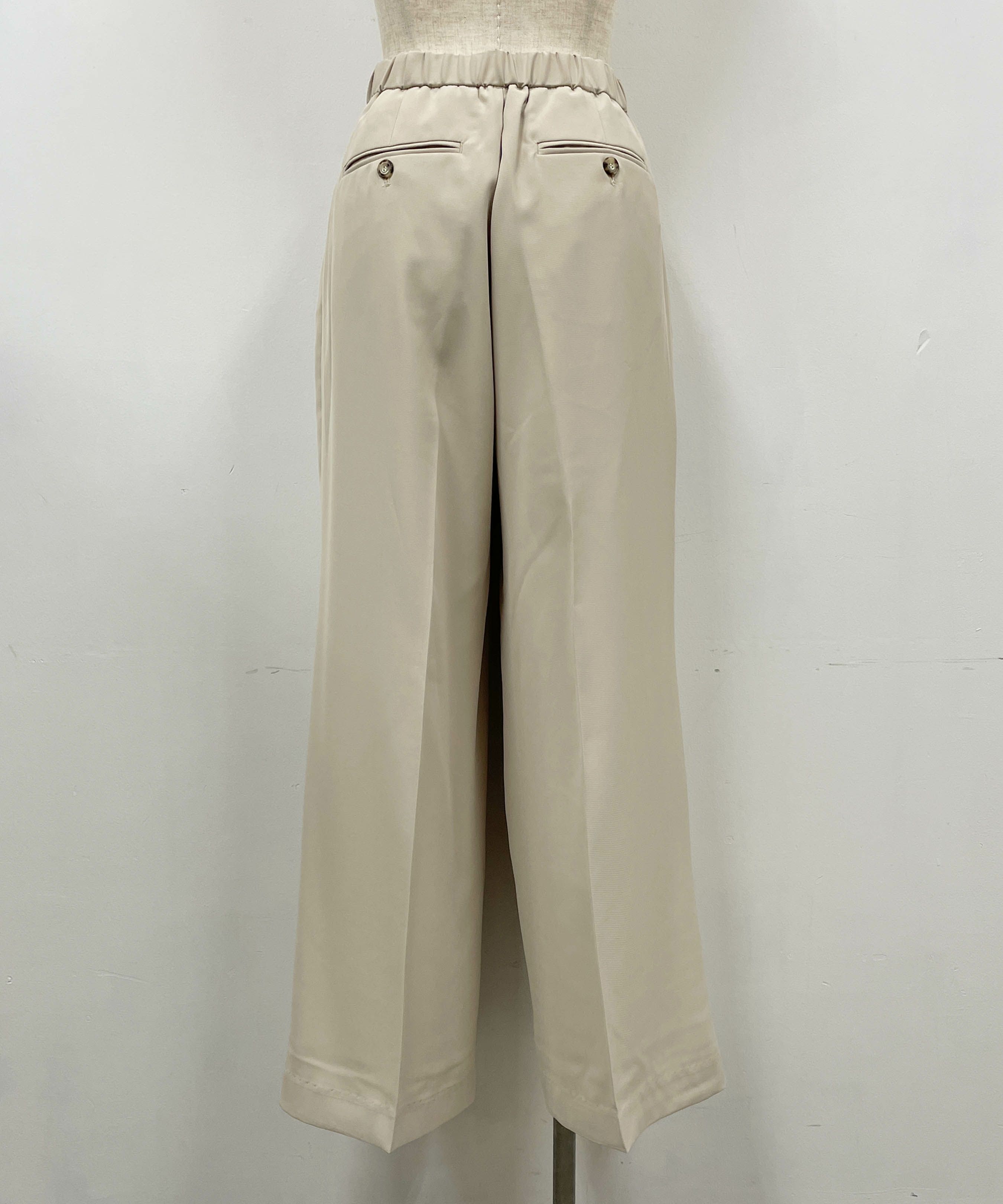 着用トルソーサイズ：B80, W60, H86 (Mサイズ着用）後ろ