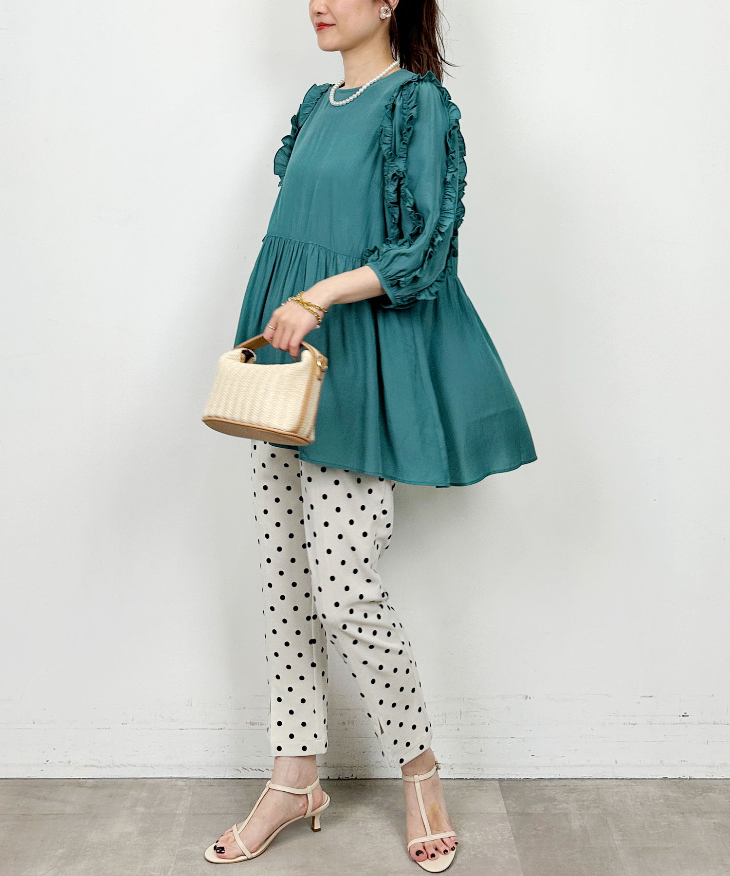 model：H164　着用サイズ：M オフホワイト