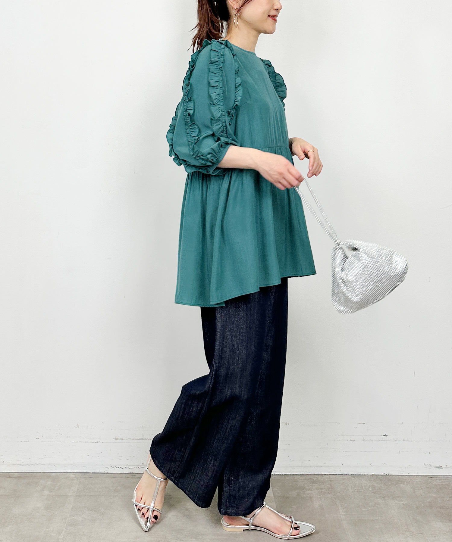 model：H164　着用サイズ：M オフホワイト