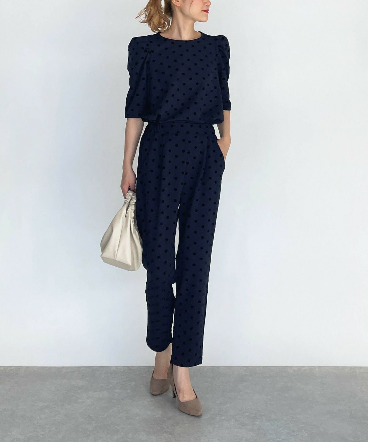 model：H164　着用サイズ：M　ネイビー　セットアップ（品番140740）