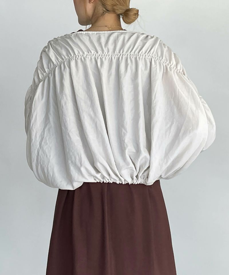 model：H164　着用サイズ：M　ベージュ