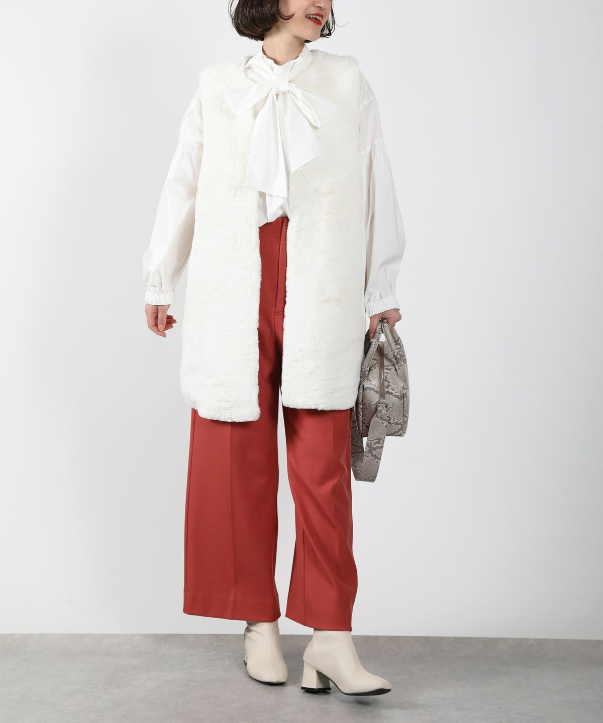 model：H164　着用サイズ：M　レンガ