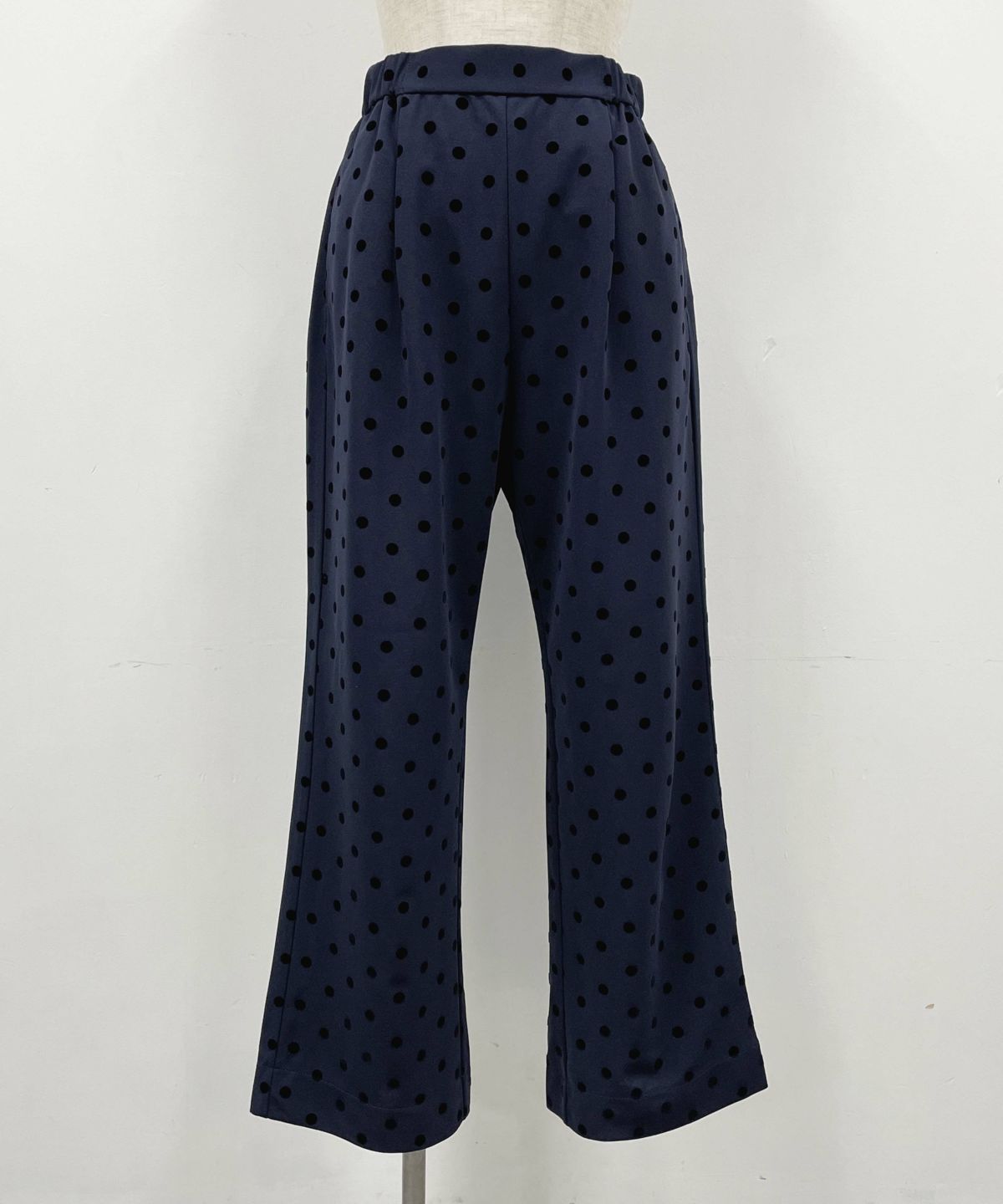 着用トルソーサイズ：B80, W60, H86 (Mサイズ着用）ネイビー