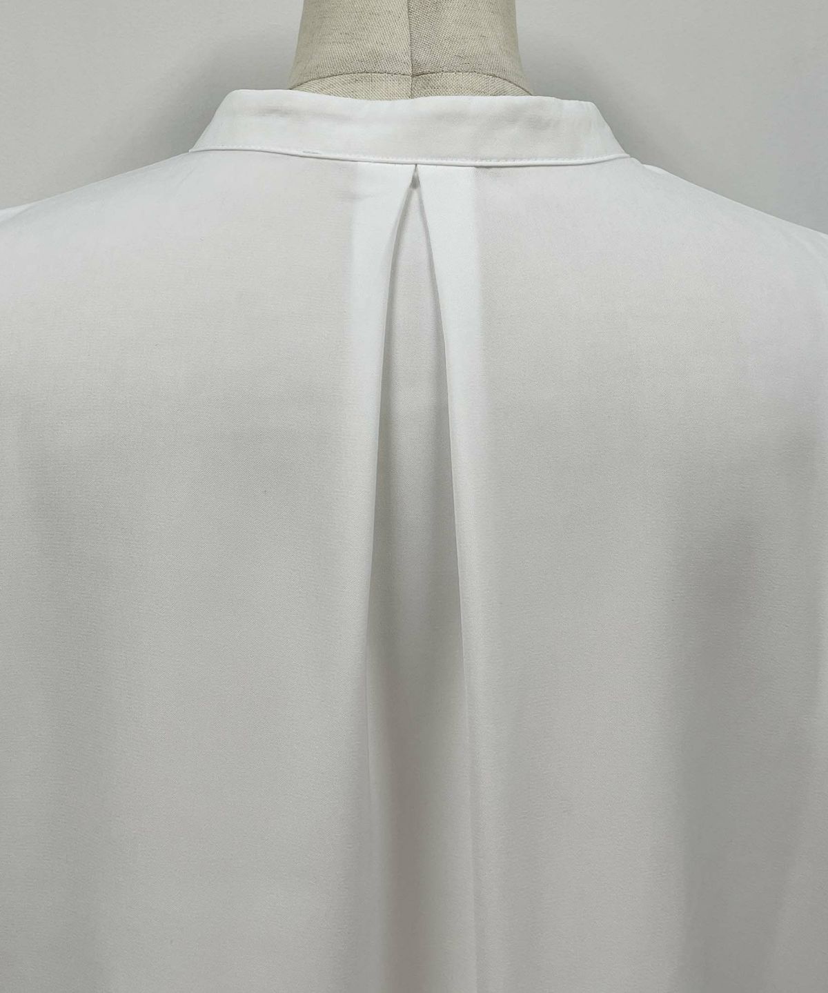 着用トルソーサイズ：B80, W60, H86 (Mサイズ着用）後ろ