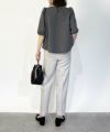 model：H164　着用サイズ：M　グレイッシュベージュ