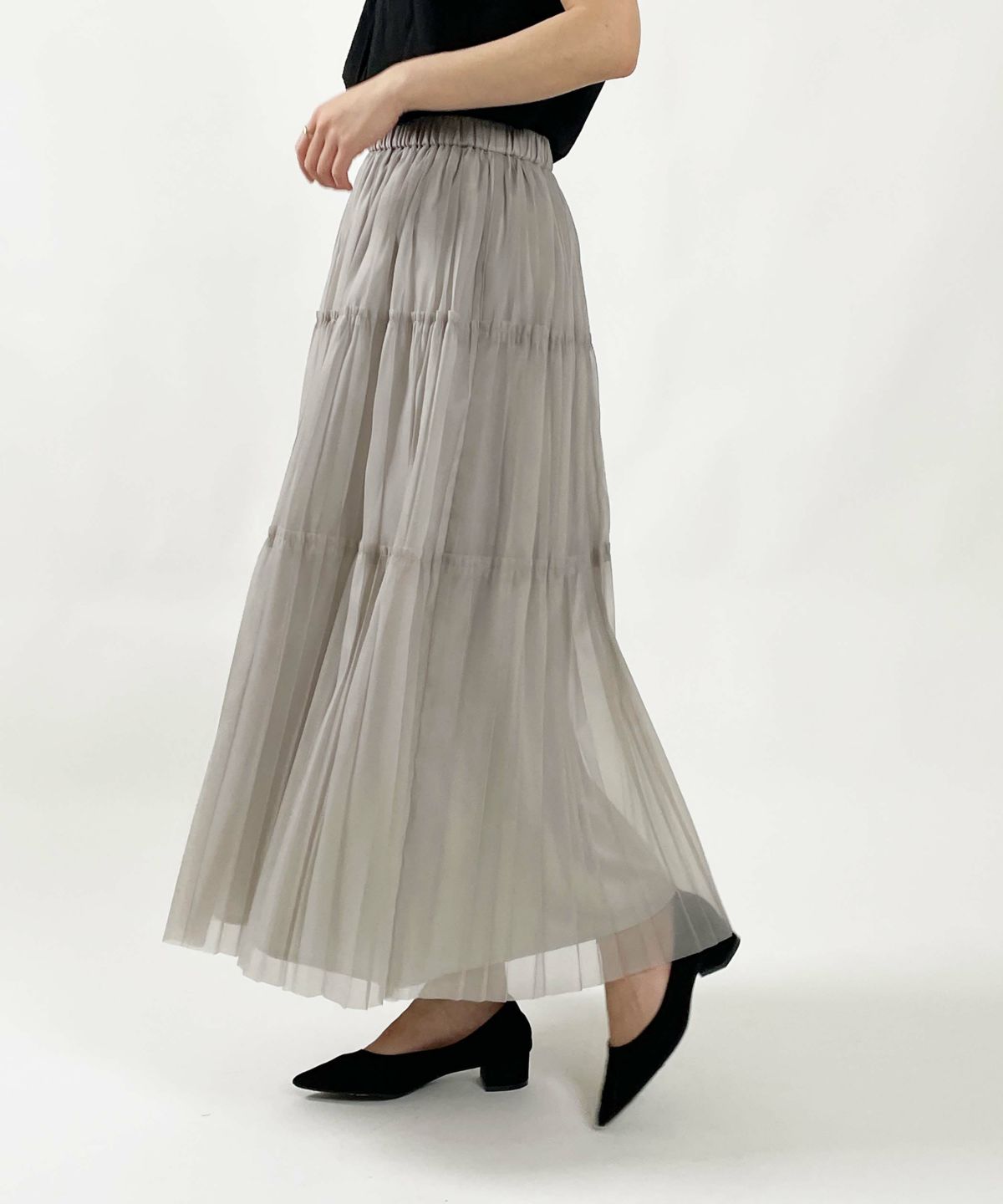 model：H164　着用サイズ：M　グレイッシュベージュ