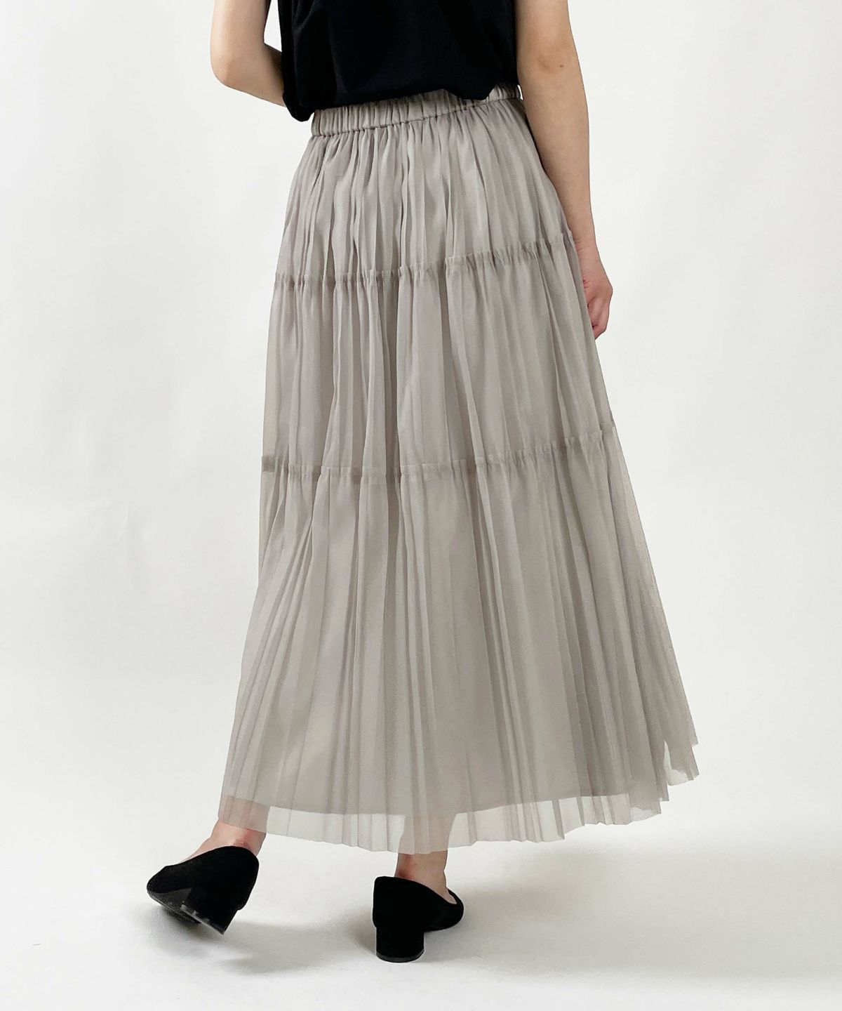 model：H164　着用サイズ：M　グレイッシュベージュ