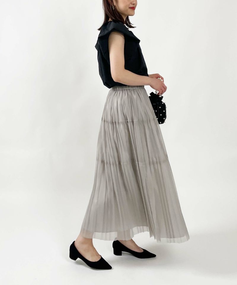 model：H164　着用サイズ：M　グレイッシュベージュ