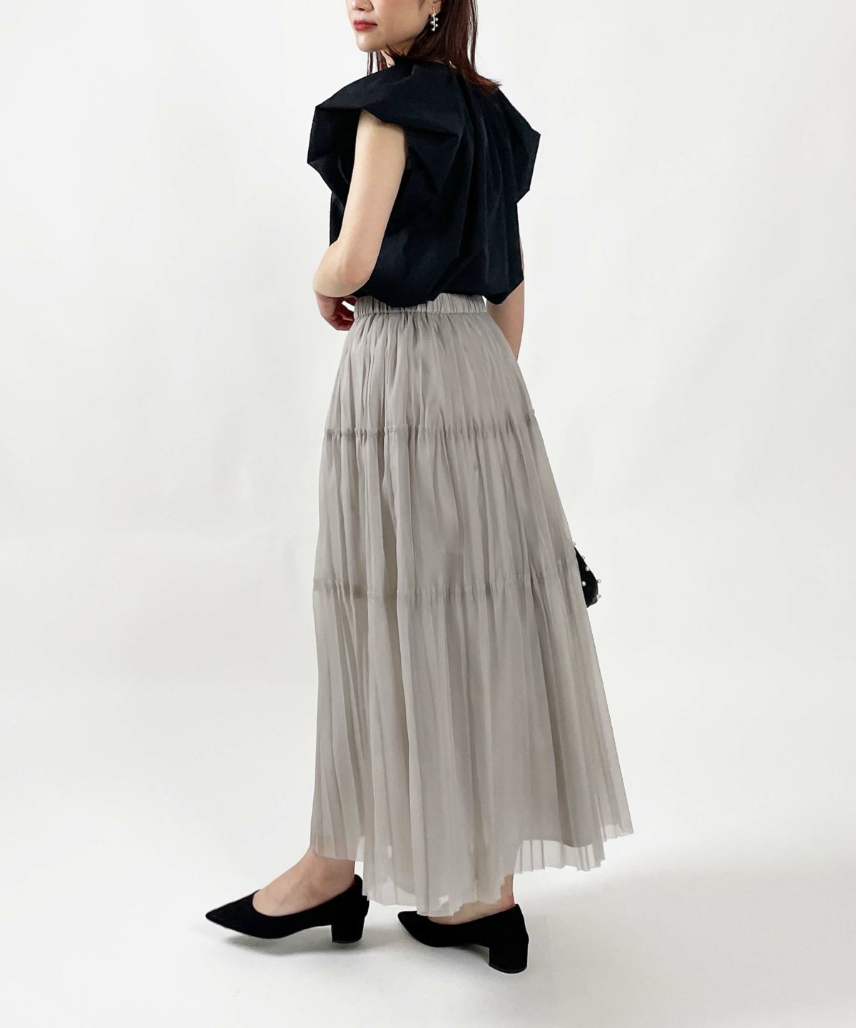 model：H164　着用サイズ：M　グレイッシュベージュ