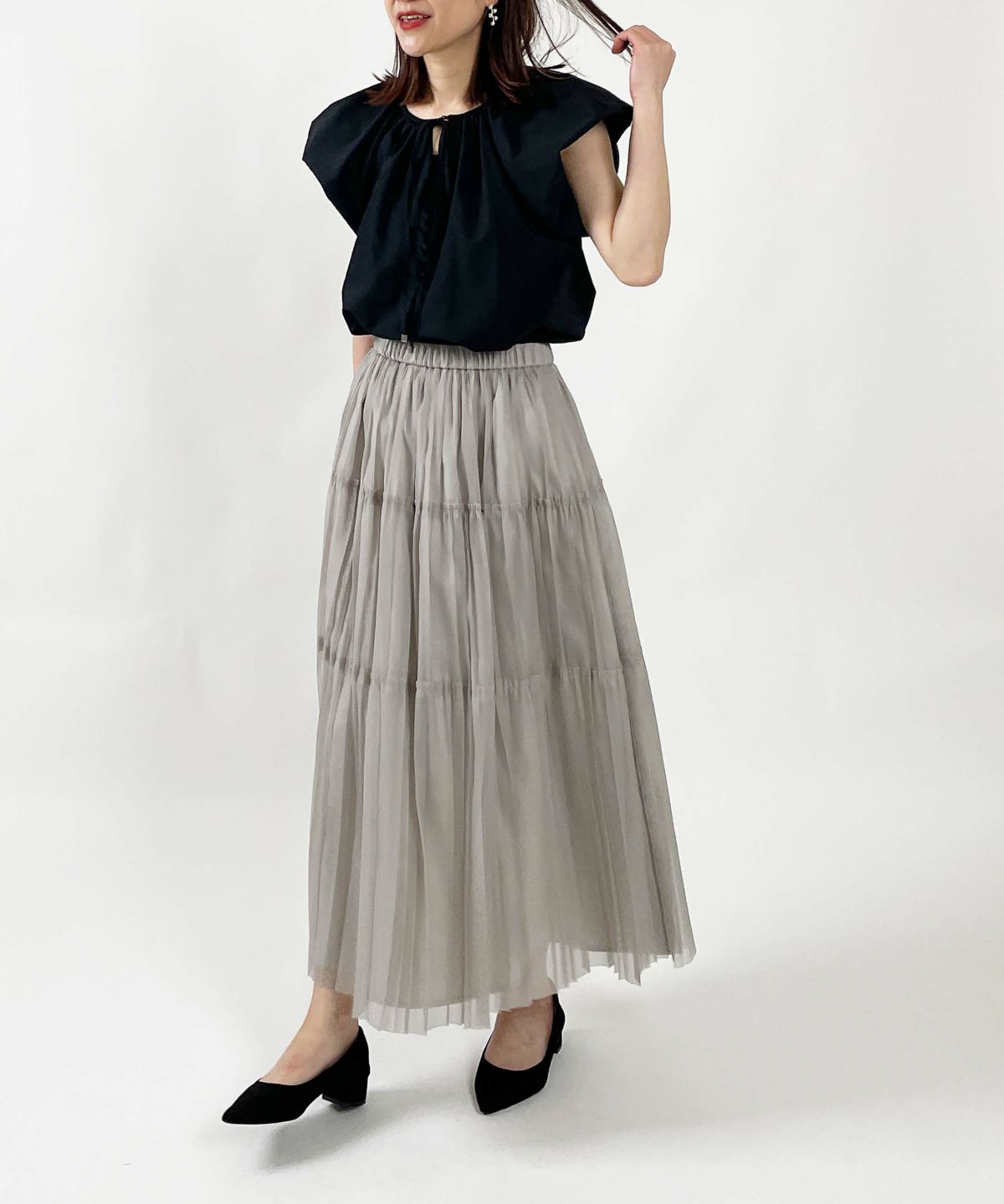 model：H164　着用サイズ：M　グレイッシュベージュ