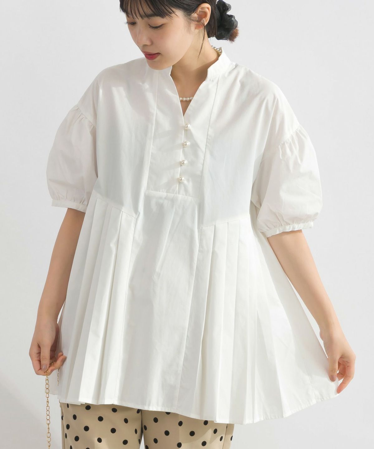 model：H162　着用サイズ：M　オフホワイト