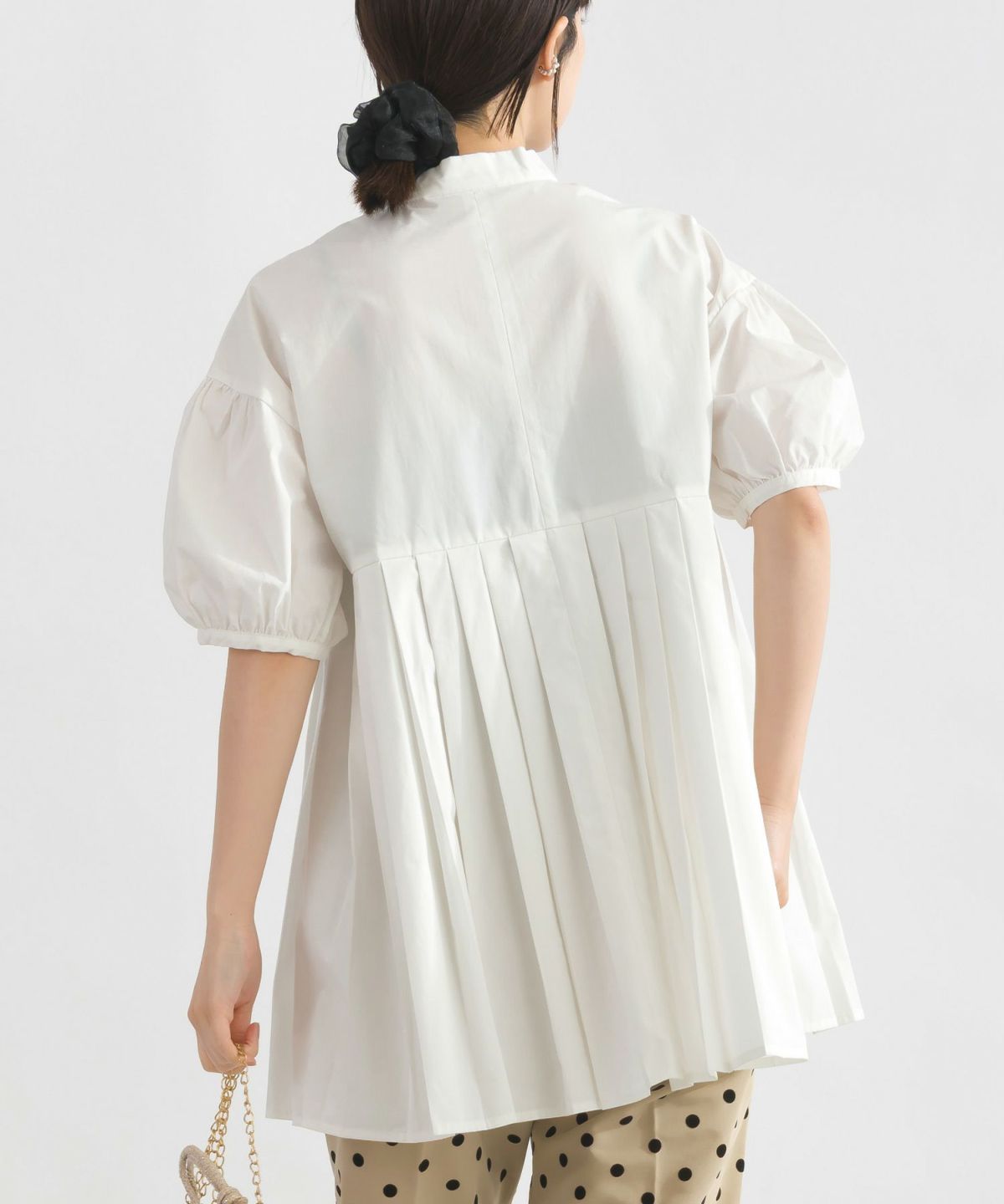 model：H162　着用サイズ：M　オフホワイト