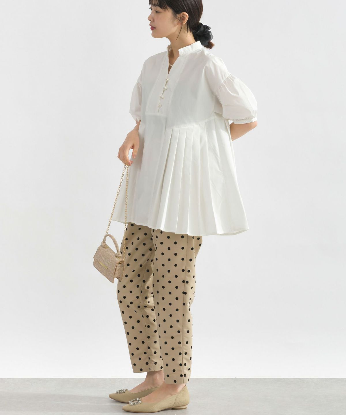 model：H162　着用サイズ：M　オフホワイト