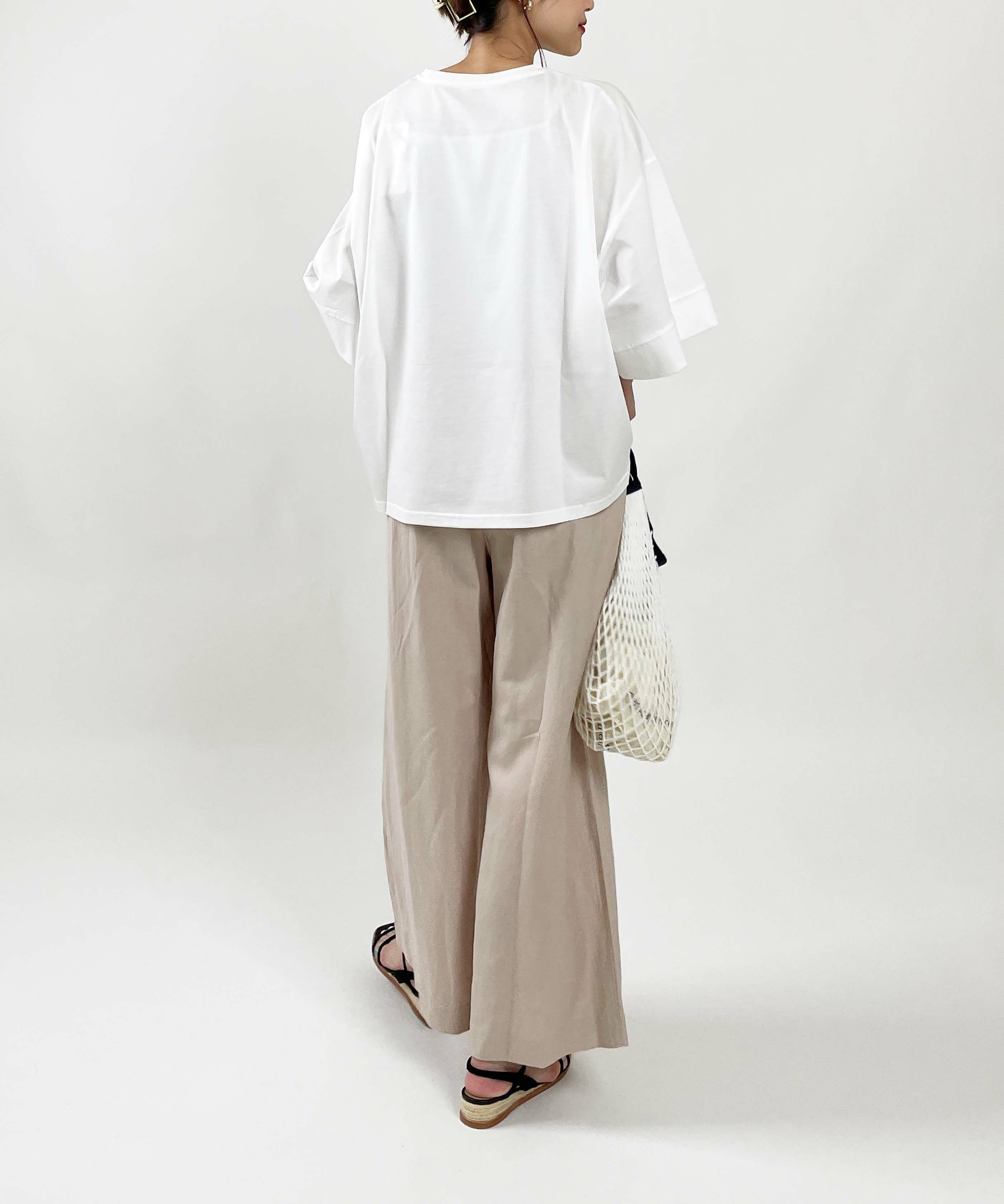 model：H164　着用サイズ：M　ベージュ