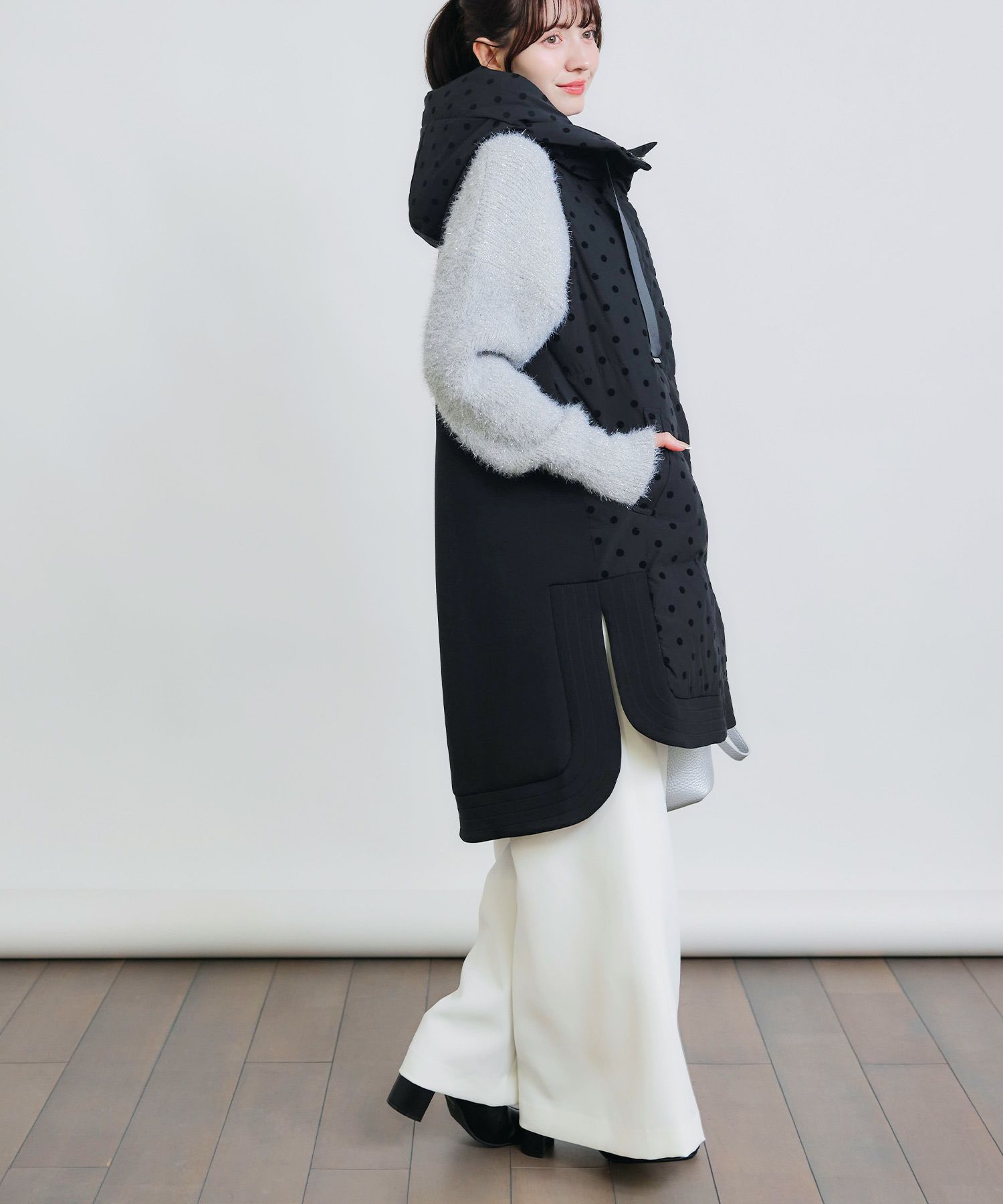 model：H155　着用サイズ：M　フードあり