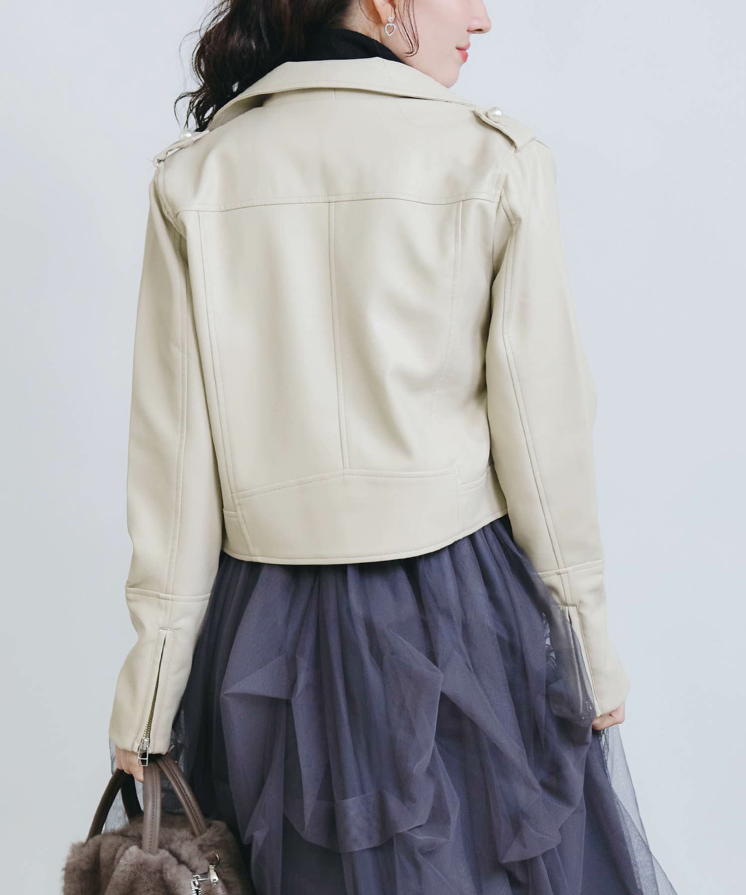 model：H155　着用サイズ：M　ベージュ