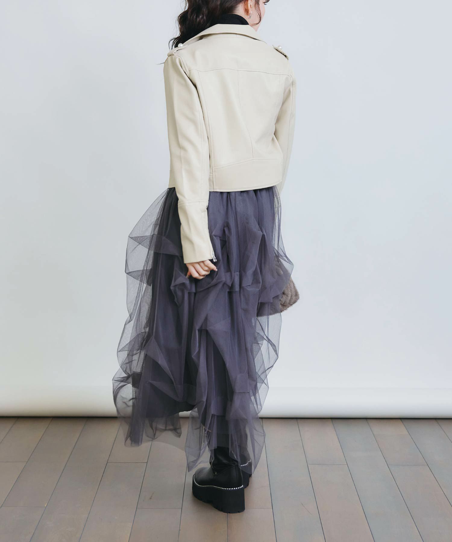 model：H155　着用サイズ：M　ベージュ