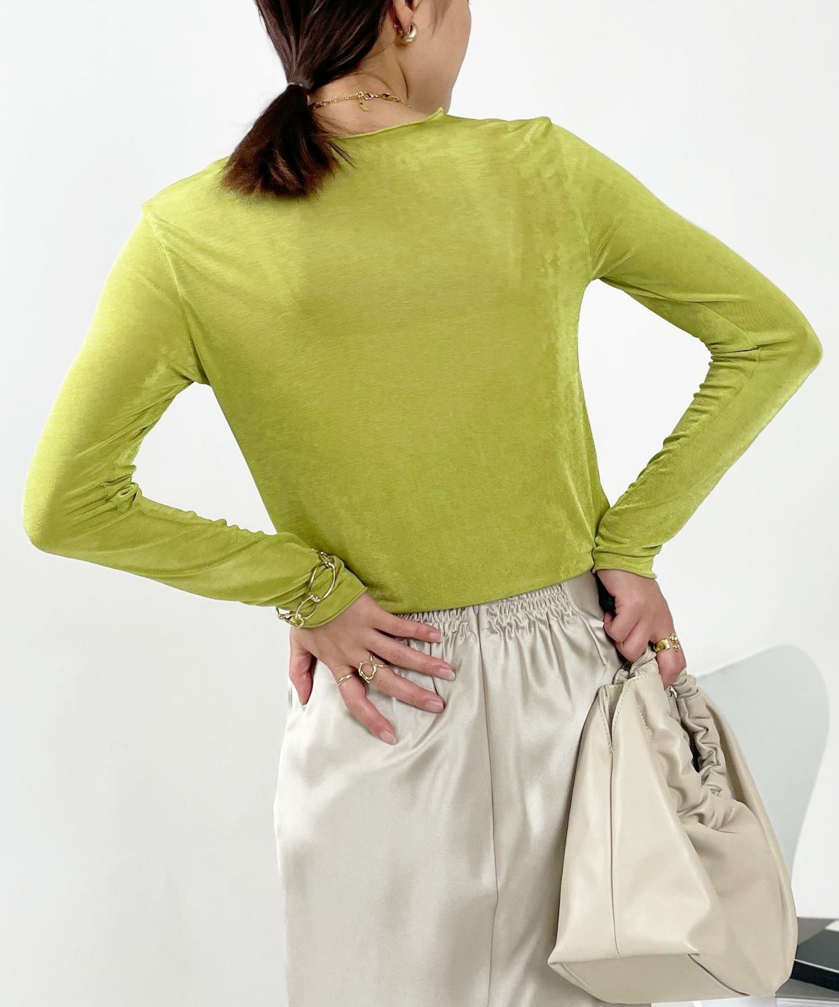 model：H164　着用サイズ：M　オリーブ