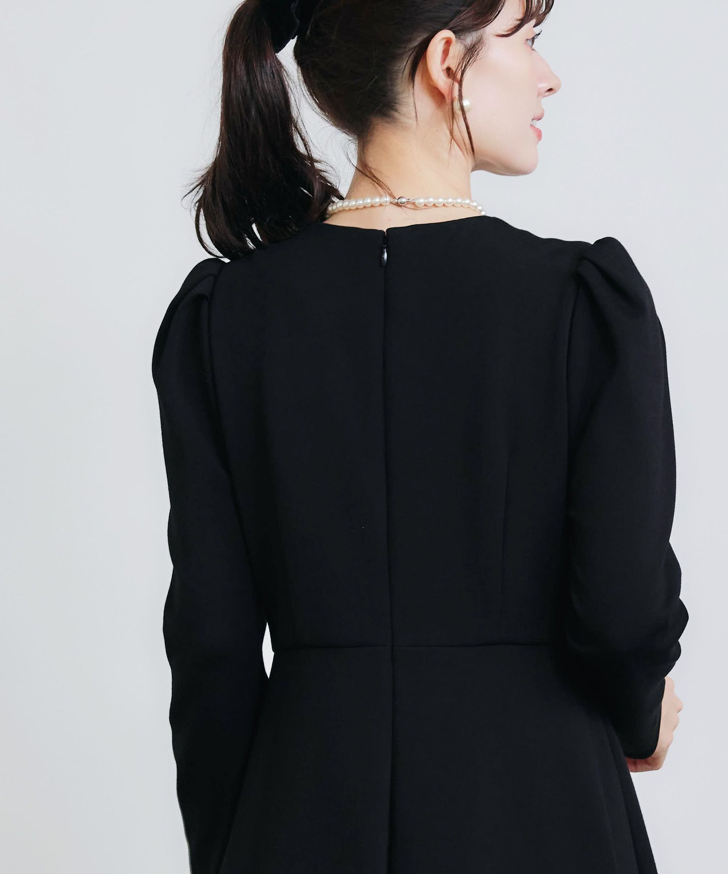 model：H155　着用サイズ：M　ブラック　襟なし