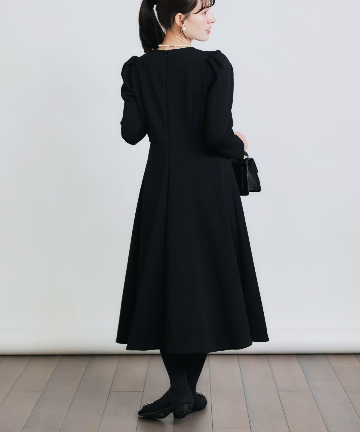 model：H155　着用サイズ：M　ブラック　襟なし