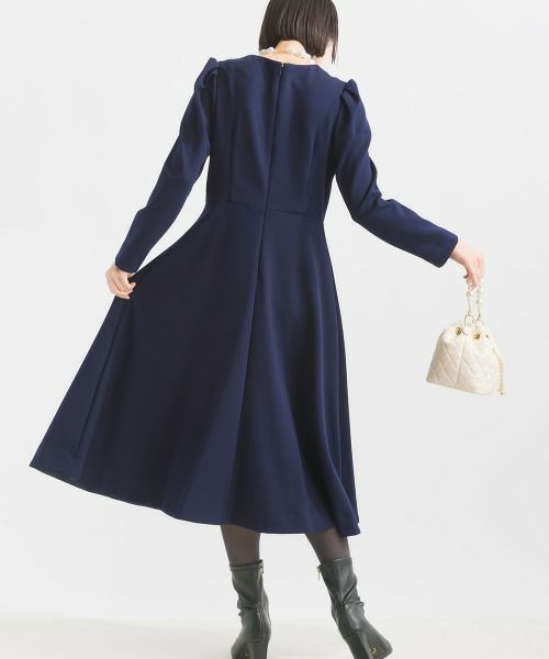 model：H162　着用サイズ：M　ネイビー　襟なし