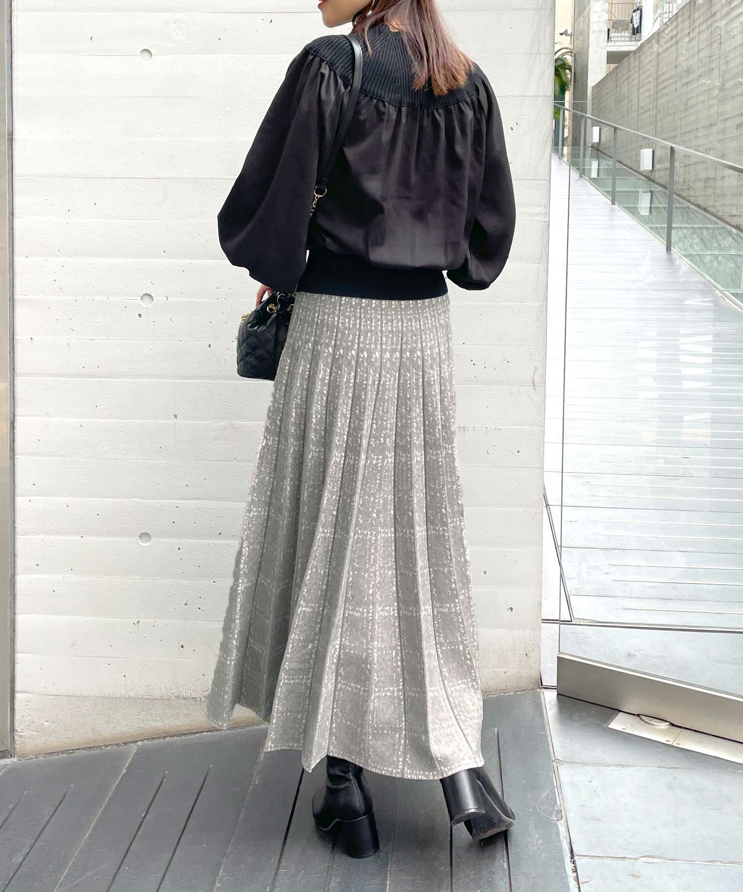 model：H164　着用サイズ：M　グレー