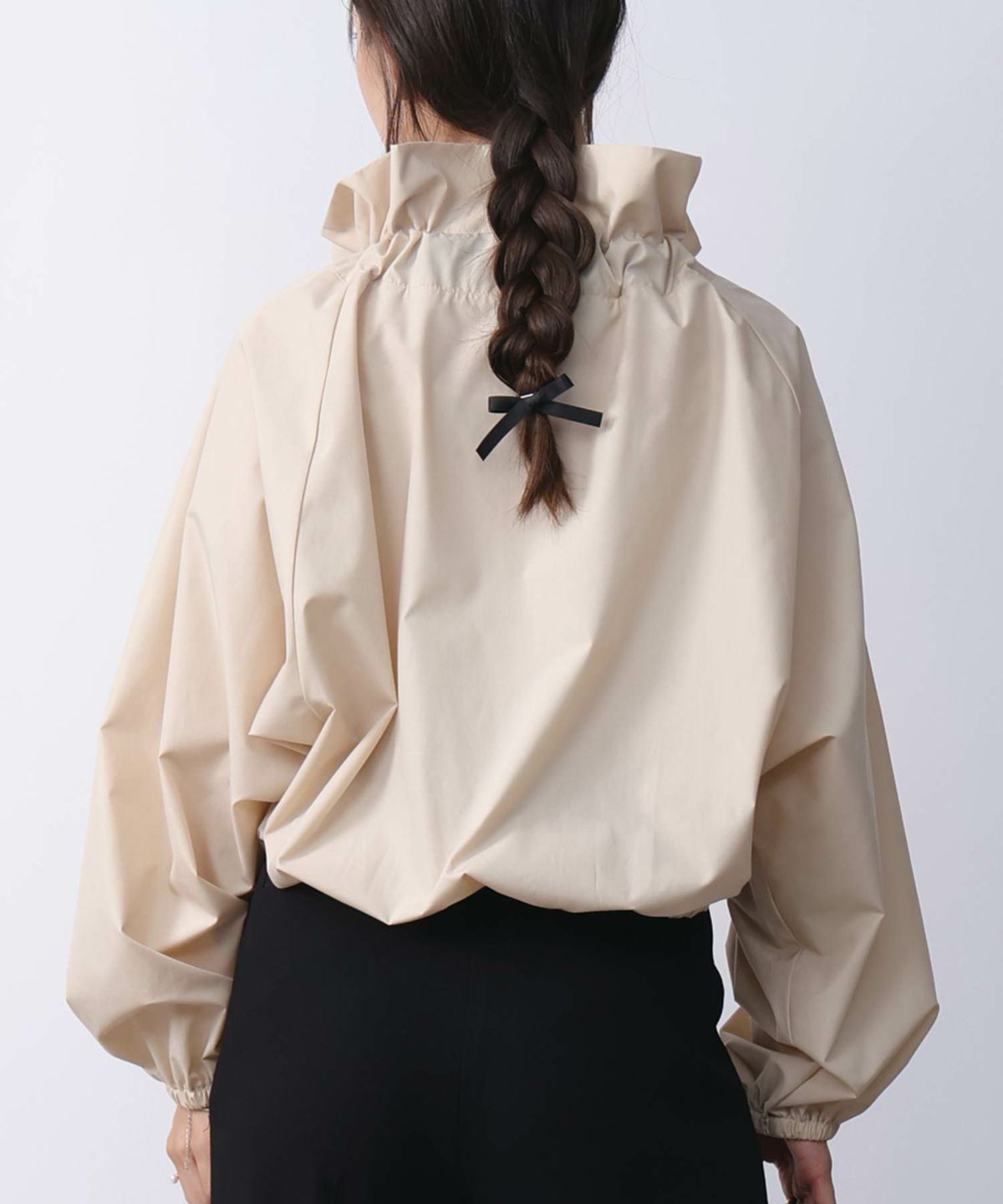 model：H160　着用サイズ：M　ベージュ