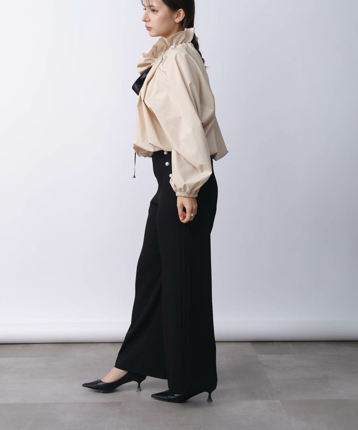 model：H160　着用サイズ：M　ベージュ