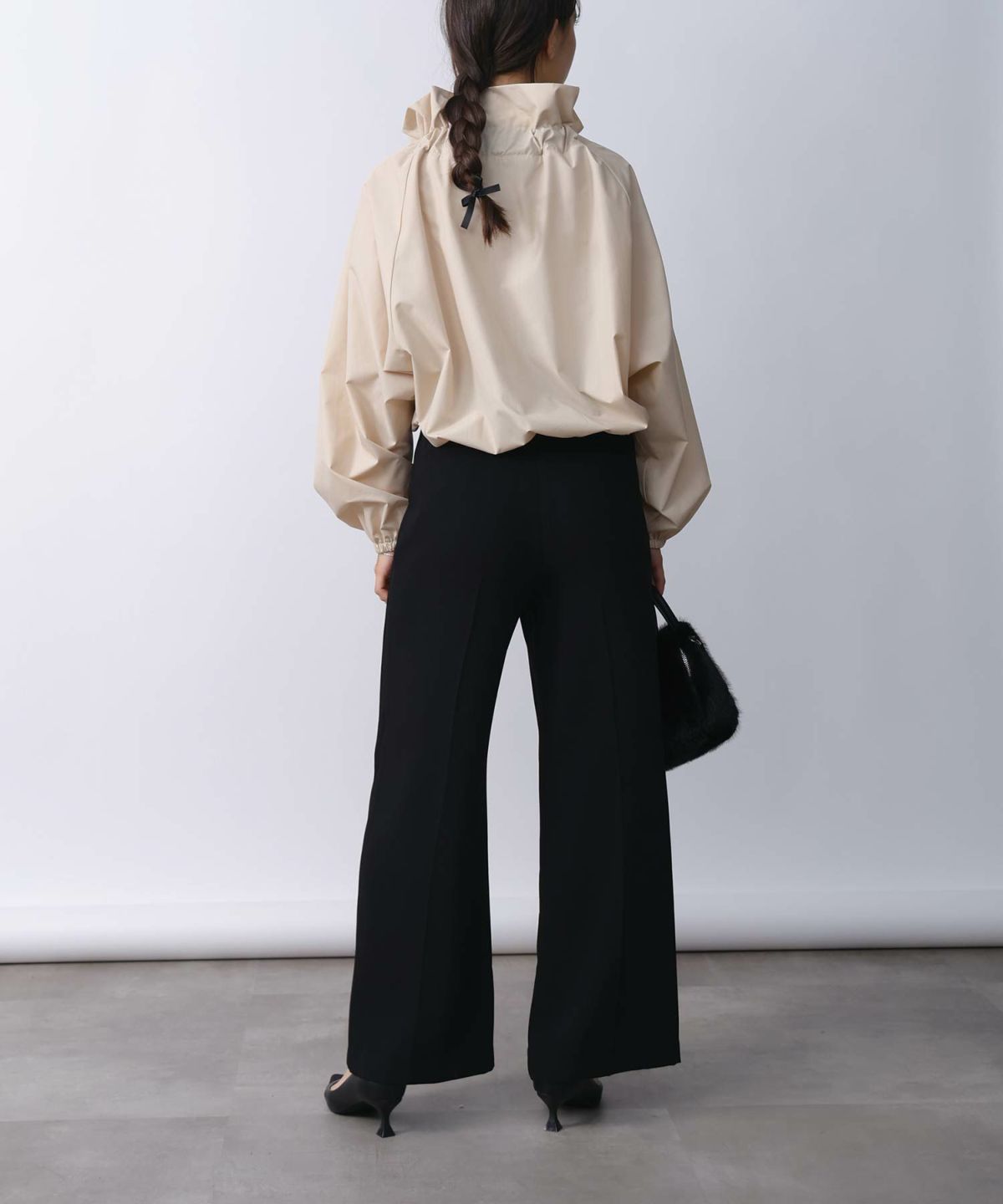 model：H160　着用サイズ：M　ベージュ