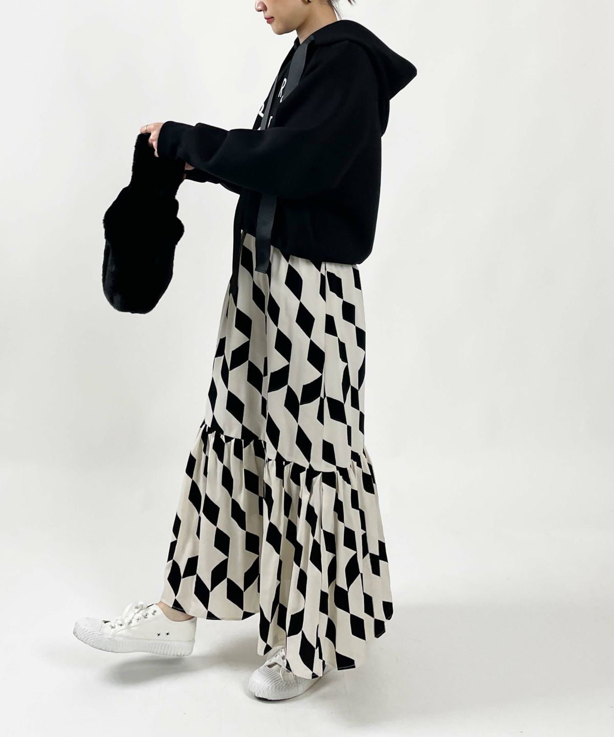 model：H164　着用サイズ：L　オフホワイト