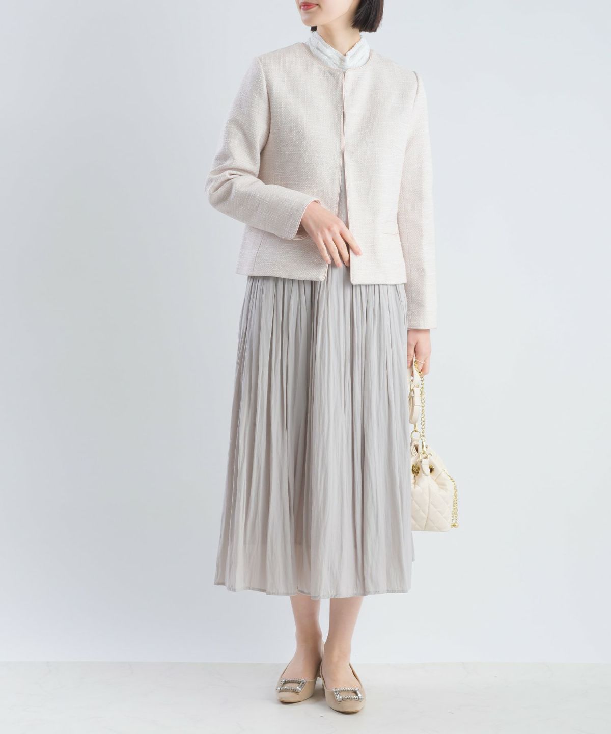 model：162cm　着用サイズ：M　グレイッシュベージュ