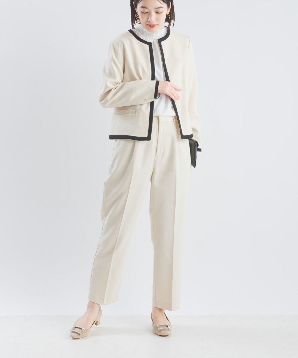 model：H162　着用サイズ：M　グレイッシュベージュ